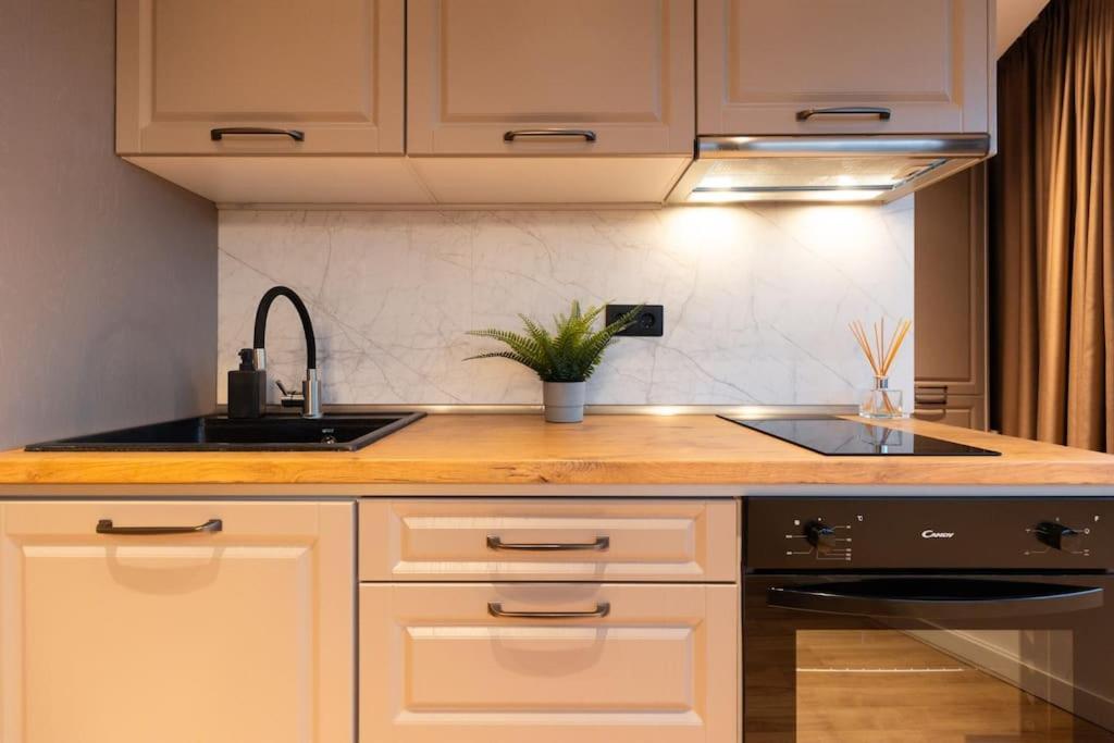 Nest Inn Azure Apartment Клуж-Напока Екстер'єр фото